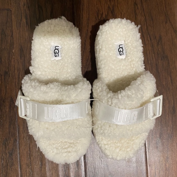Fluffy White UGG slippers - Picture 1 of 3